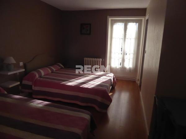 Saint-Séverin (16390) Magnifique ensemble immobilier, comprenant gites, cuisine équipée pour restauration grande salle de restaurant