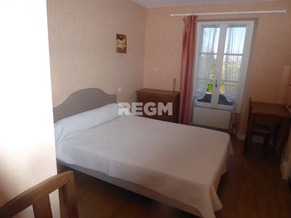 Saint-Séverin (16390) Magnifique ensemble immobilier, comprenant gites, cuisine équipée pour restauration grande salle de restaurant