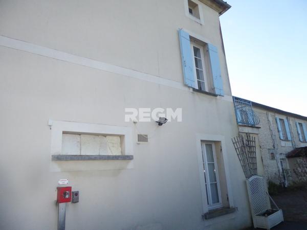 Saint-Séverin (16390) Magnifique ensemble immobilier, comprenant gites, cuisine équipée pour restauration grande salle de restaurant