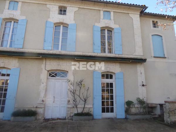 Saint-Séverin (16390) Magnifique ensemble immobilier, comprenant gites, cuisine équipée pour restauration grande salle de restaurant