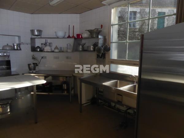 Saint-Séverin (16390) Magnifique ensemble immobilier, comprenant gites, cuisine équipée pour restauration grande salle de restaurant