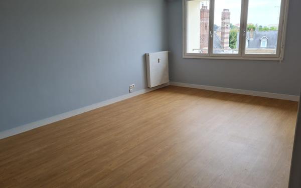 Appartement à vendre    2 pièces • 44 m2 Compiègne