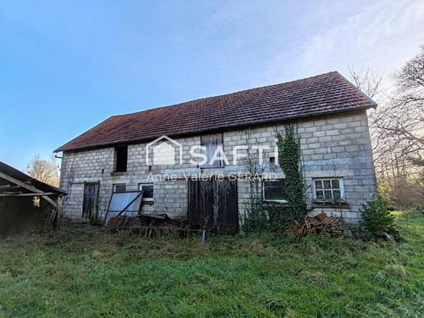 Ancien corps de ferme à rénover avec 2.7 hectares