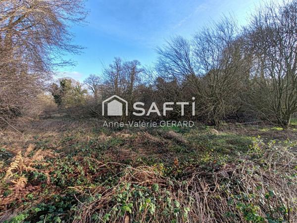 Ancien corps de ferme à rénover avec 2.7 hectares
