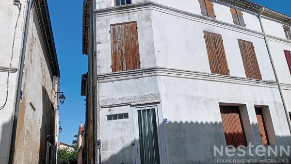 Immeuble à réhabiliter à vendre en plein centre de Saujon sur 260 m² de plancher.