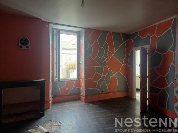 Immeuble à réhabiliter à vendre en plein centre de Saujon sur 260 m² de plancher.