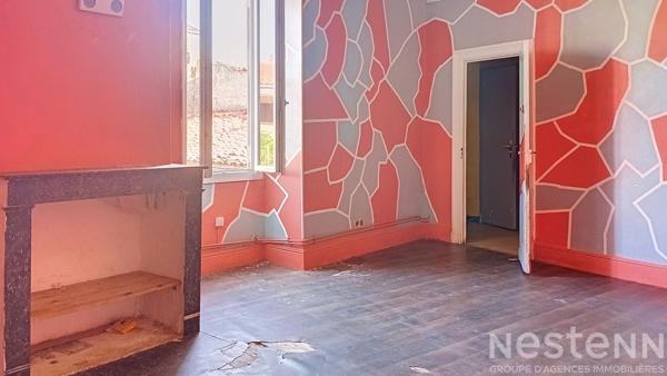 Immeuble à réhabiliter à vendre en plein centre de Saujon sur 260 m² de plancher.