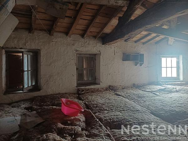 Immeuble à réhabiliter à vendre en plein centre de Saujon sur 260 m² de plancher.