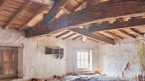 Immeuble à réhabiliter à vendre en plein centre de Saujon sur 260 m² de plancher.