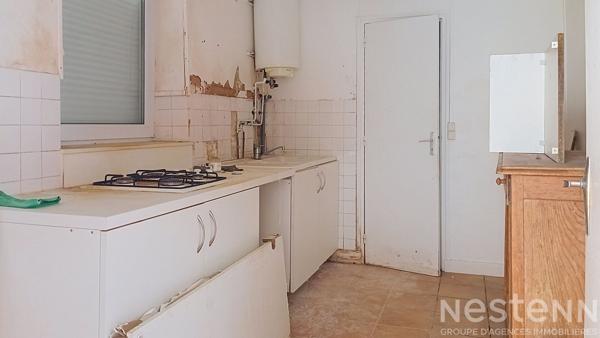 Immeuble à réhabiliter à vendre en plein centre de Saujon sur 260 m² de plancher.
