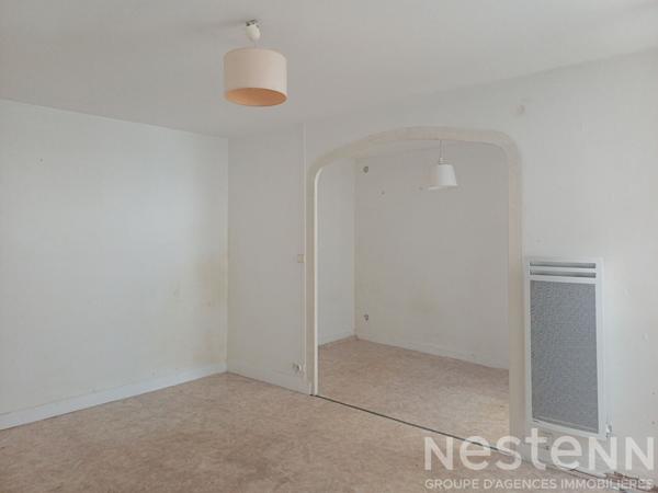 Immeuble à réhabiliter à vendre en plein centre de Saujon sur 260 m² de plancher.