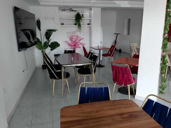 Etablissement de restauration rapide avec appartement type F3