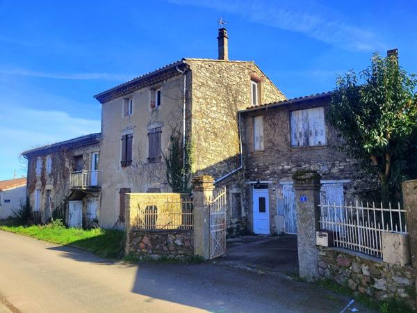 Ensemble immobilier au cœur du village