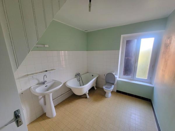 Ensemble immobilier au cœur du village