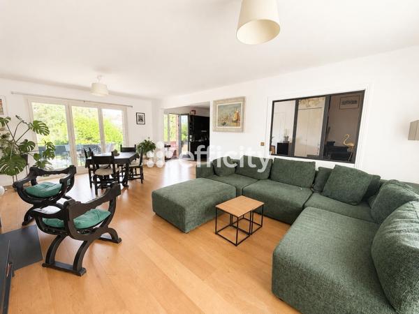 Maison
         5 pièces
        - 155 m² 475 000 € *