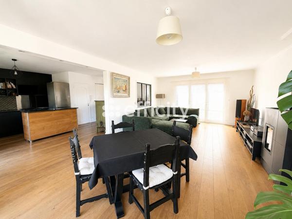 Maison
         5 pièces
        - 155 m² 475 000 € *