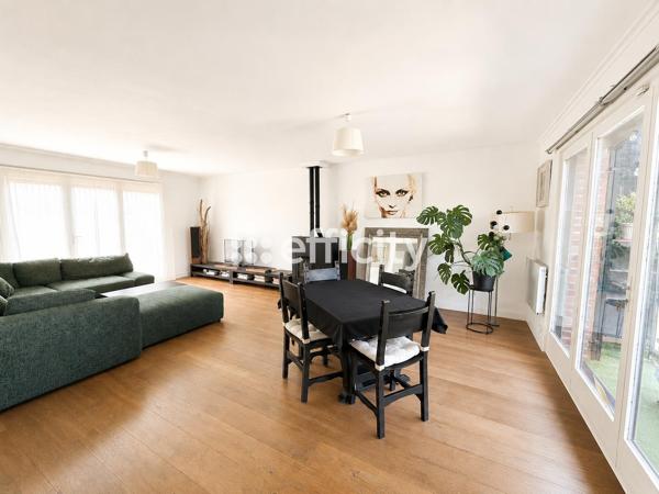 Maison
         5 pièces
        - 155 m² 475 000 € *