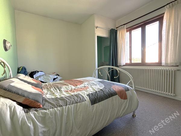 LE PASSAGE - Maison sur sous-sol de 135 m² avec 6 pièces principales avec ascenseur, garage, dépendance et jardin autour dans un secteur recherché et calme.