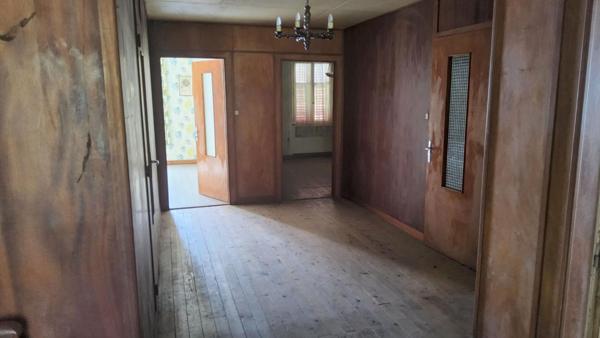 Maison de 1927 SPÉCIAL INVESTISSEUR - 3 logements - 10 pièces - 7 chambres 286 m² Calme et nature . Terrain environ 3500 m² constructible