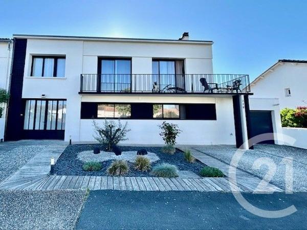 Maison à vendre  7 pièces - 160 m 2   LAGORD  - 17