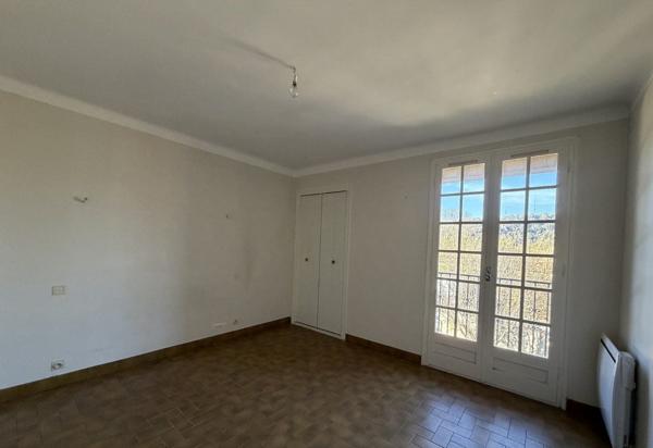 À vendre - Maison traditionnelle, 6 pièces située à Céret (66400)