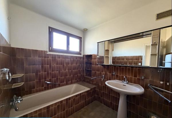 À vendre - Maison traditionnelle, 6 pièces située à Céret (66400)