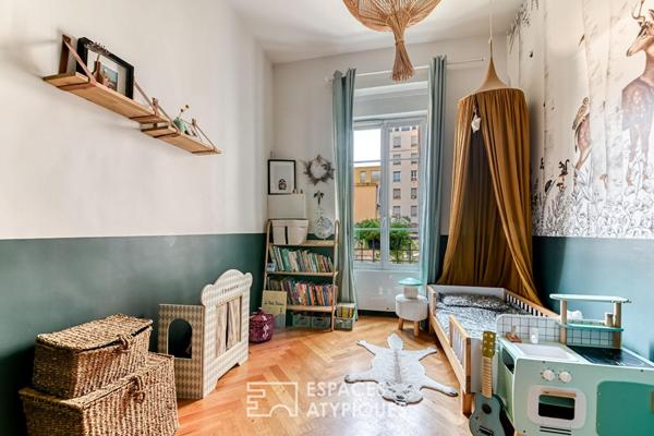 Haussmannien rénové par architecte à deux pas du métro