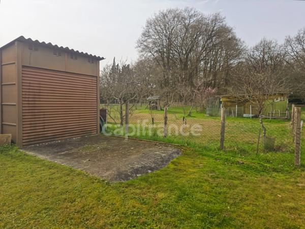 Entre Le Mans et Tours, découvrez ce terrain de loisirs et son chalet au cœur d’un environnement naturel privilégié à Aubigné-Racan