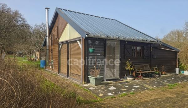 Entre Le Mans et Tours, découvrez ce terrain de loisirs et son chalet au cœur d’un environnement naturel privilégié à Aubigné-Racan