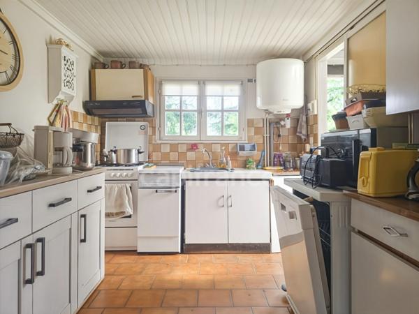 Entre Le Mans et Tours, découvrez ce terrain de loisirs et son chalet au cœur d’un environnement naturel privilégié à Aubigné-Racan