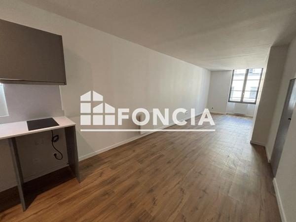 Location Studio 36.2 m² - 25 Rue Maréchal Joffre Pau 64000