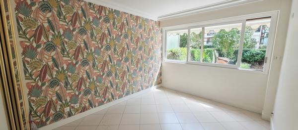 PARLY 2, bel appartement de 4 pièces avec jardin (160 m²), cave et box et accès piscine et tennis