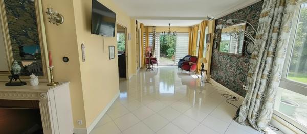 PARLY 2, bel appartement de 4 pièces avec jardin (160 m²), cave et box et accès piscine et tennis