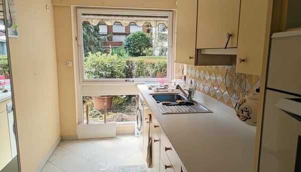 PARLY 2, bel appartement de 4 pièces avec jardin (160 m²), cave et box et accès piscine et tennis