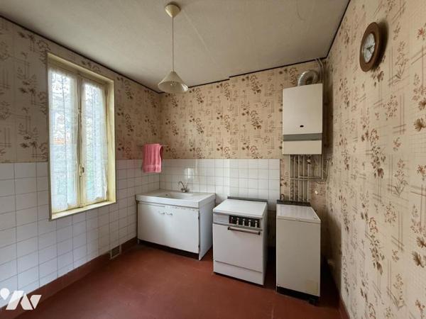 Maison mitoyenne avec jardinet, cave et garage