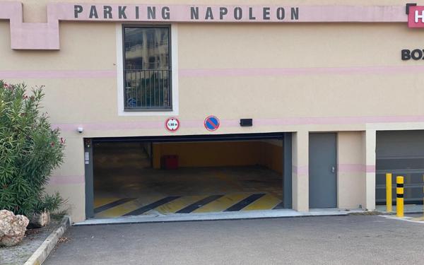 Stationnement à louer    Antibes