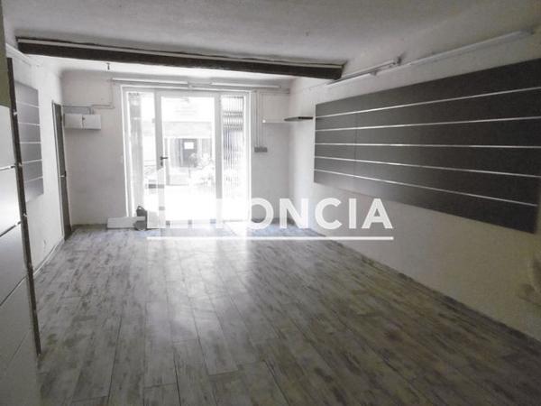 Location Local commercial 3 pièces 40.3 m² - 65 RUE DESJOBERT Saint Laurent Du Var 06700