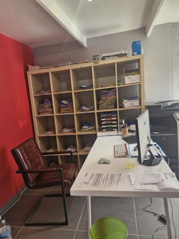LOCAL PROFESSIONNEL SOLLIES VILLE 134 M²