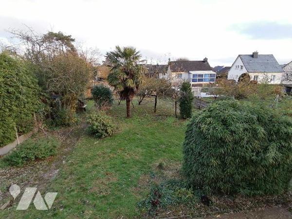 EXCLUSIVITE TRENTE CINQ NOTAIRES !! à 7 minutes à pied du centre bourg, venez découvrir cette t...