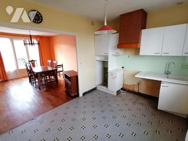 EXCLUSIVITE TRENTE CINQ NOTAIRES !! à 7 minutes à pied du centre bourg, venez découvrir cette t...