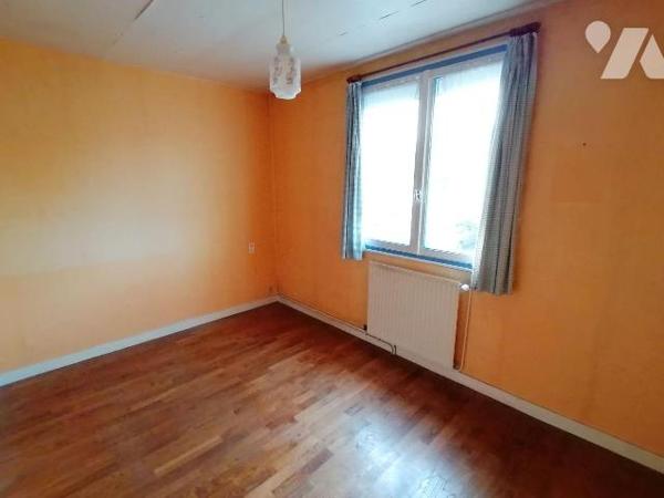 EXCLUSIVITE TRENTE CINQ NOTAIRES !! à 7 minutes à pied du centre bourg, venez découvrir cette t...