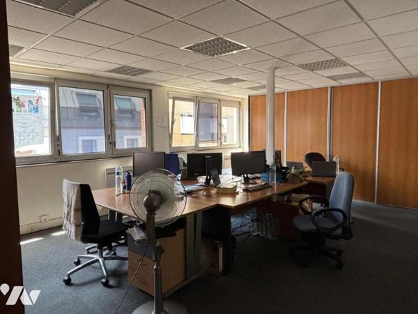 LILLE rue de Canteleu - Bureaux d'env. 166m² + 5 parkings