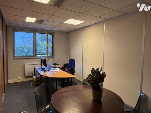 LILLE rue de Canteleu - Bureaux d'env. 166m² + 5 parkings