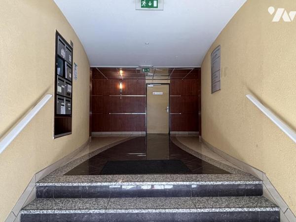 LILLE rue de Canteleu - Bureaux d'env. 166m² + 5 parkings