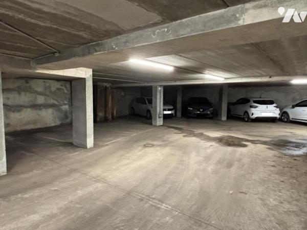LILLE rue de Canteleu - Bureaux d'env. 166m² + 5 parkings