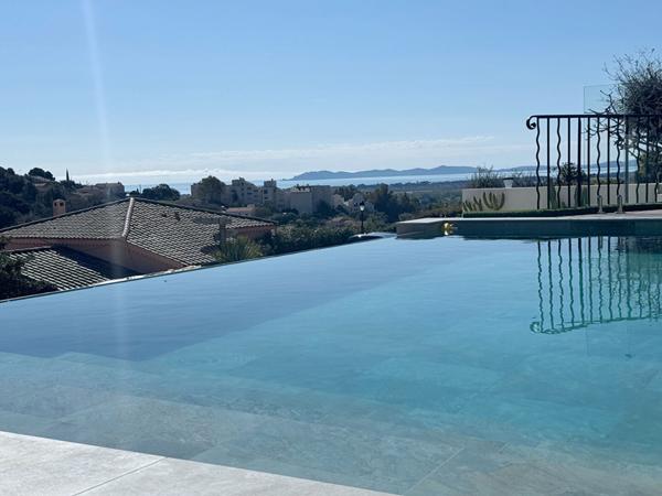 Les Hauts de Hyères - Maison 7 pièces - Piscine - Jacuzzi - Garage - Cave et dépendances.
