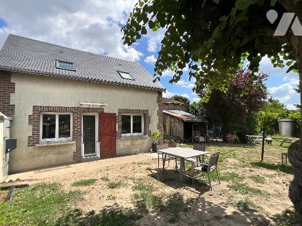 CHATEAU-RENAULT (37110) – Maison fin XIXe rénovée sur terrain arboré de 5 203 m² en cœur de ville