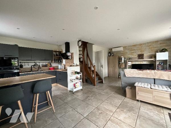 CHATEAU-RENAULT (37110) – Maison fin XIXe rénovée sur terrain arboré de 5 203 m² en cœur de ville