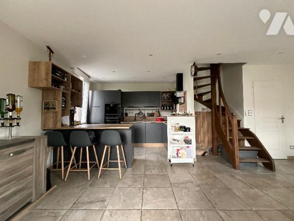 CHATEAU-RENAULT (37110) – Maison fin XIXe rénovée sur terrain arboré de 5 203 m² en cœur de ville