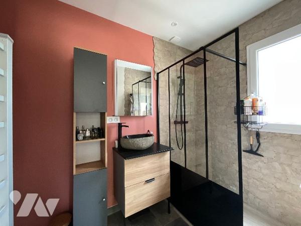 CHATEAU-RENAULT (37110) – Maison fin XIXe rénovée sur terrain arboré de 5 203 m² en cœur de ville